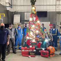 Photo United Rentals de : UR employees getting into the holiday spirit