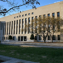 United States Court of Appeals photo of: E. Barrett Prettyman US Courthouse  (Photo thanks to Flickr user cliff1066, available under by v2.0)