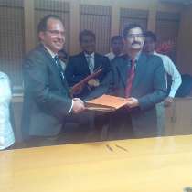 IIHT photo of: Agreement sign up with an African client