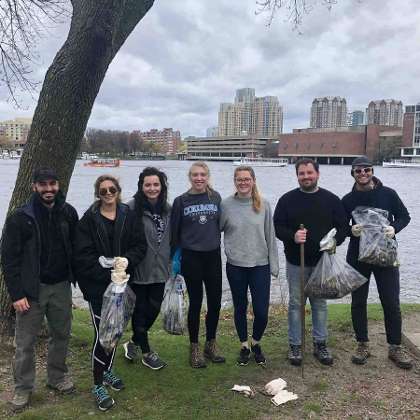 Photo  de : Genscapers from the Boston office spent their Saturday morning participating in the 20th annual Earth Day Charles River Cleanup!